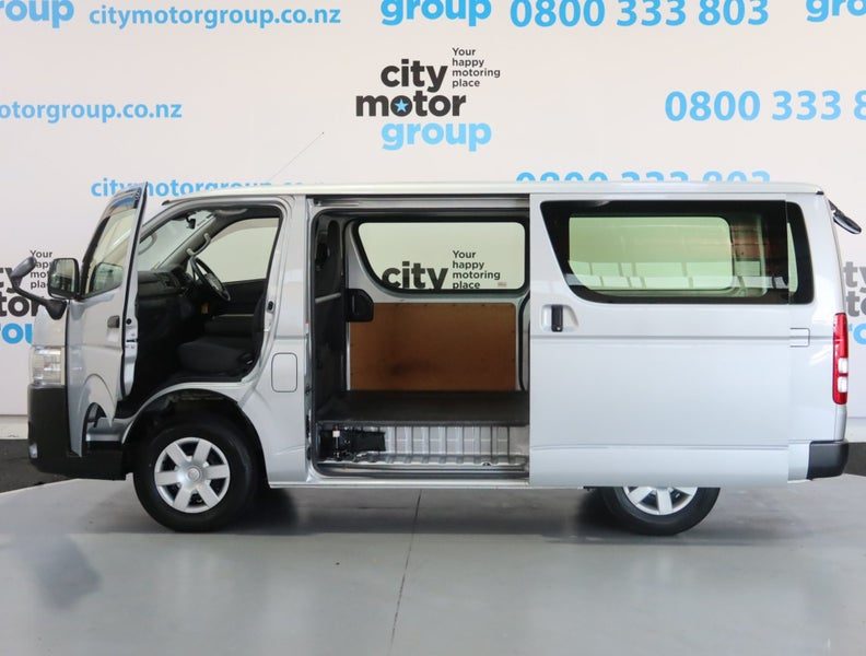 2021 Toyota Hiace 2.8*D/T*4WD* LWB*5 DR*, photo 3