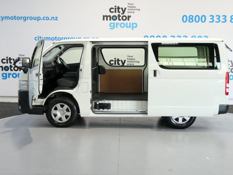 2022 Toyota Hiace 2.8*D/T* LWB* 5 DOOR*, photo 3