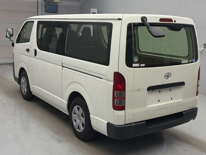 2019 Toyota Hiace 2.8 D/T* 5 DOOR*6 SEATER*, photo 2