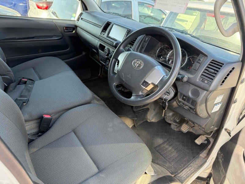 2018 Toyota Hiace 2.8 D/T* 5 DOOR*6 SEATER*, photo 3