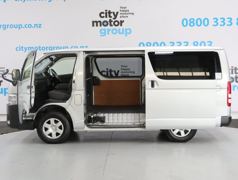 2022 Toyota Hiace 2.8* D/T*4WD*5 DOOR*, photo 3