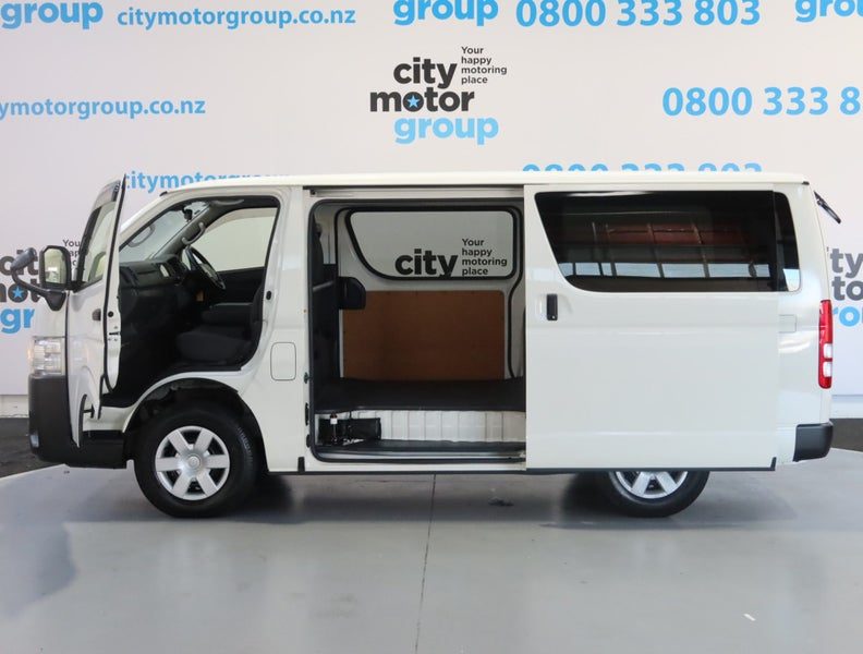 2022 Toyota Hiace 2.8 D/T*4WD*LWB* 5 DOOR, photo 3