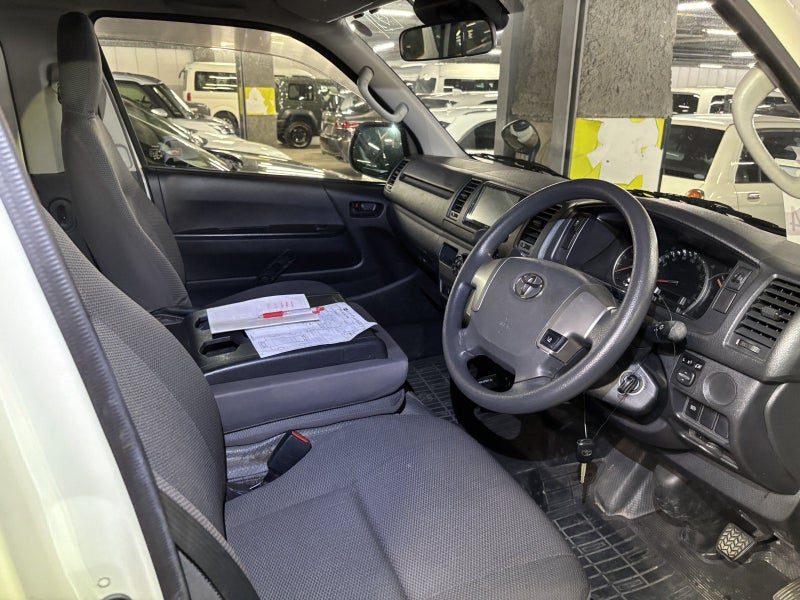 2018 Toyota Hiace 2.8* D/T*4WD*5 DOOR*, photo 3