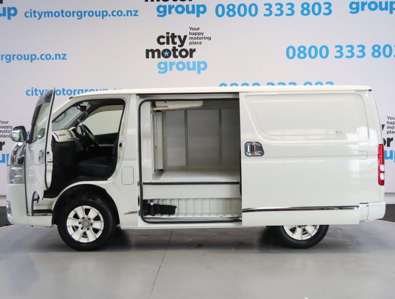2021 Toyota Hiace 2.8*D/T*-7 FREEZER VAN*, photo 3