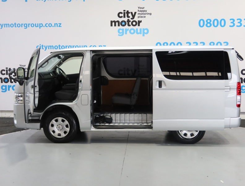 2021 Toyota Hiace 2.0*PETROL*5 DR*LWB*, photo 3