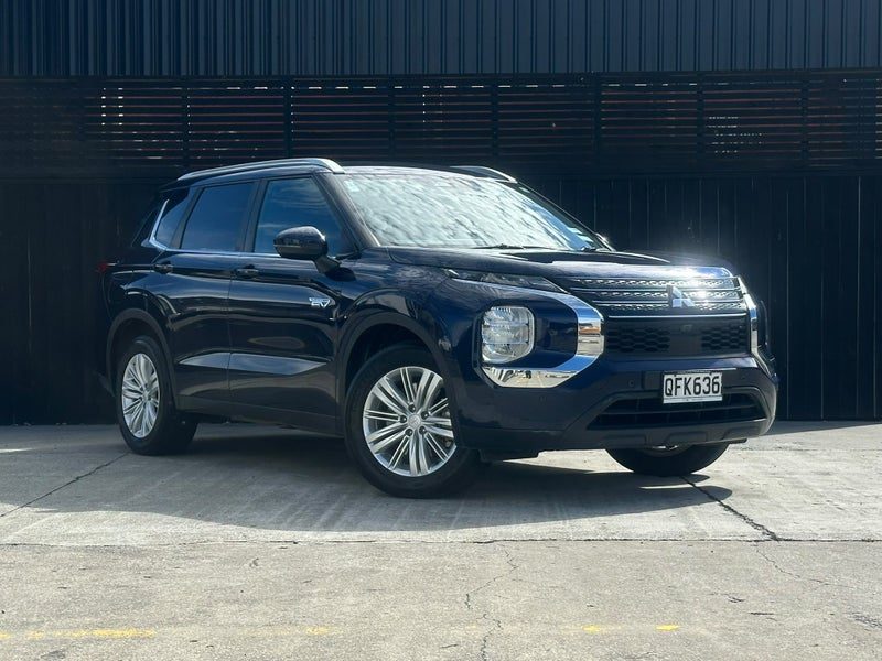 2023 Mitsubishi Outlander LS PHEV/4WD/AT, main photo