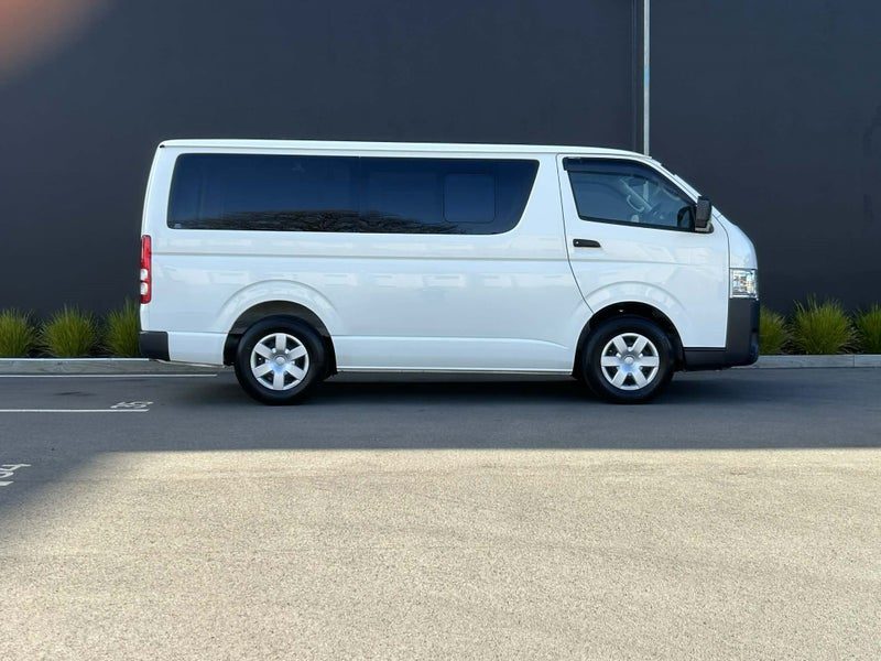 2023 Toyota Hiace, photo 2