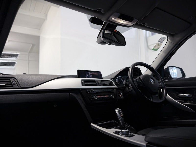 2012 BMW 320D Touring Wagon, photo 2
