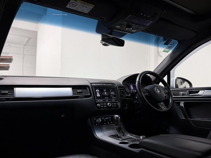2017 Volkswagen Touareg R-Line 3.0 V6 TDI 193kW, photo 2