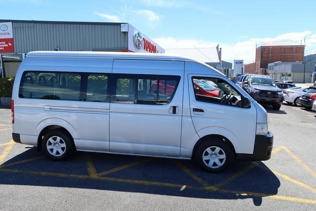 2013 Toyota Hiace ZX, photo 2