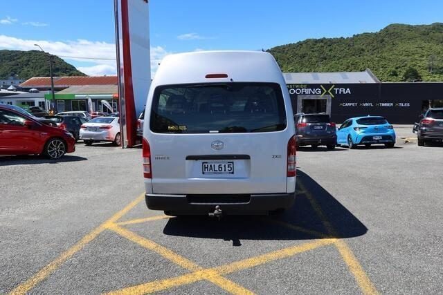 2013 Toyota Hiace ZX, photo 3