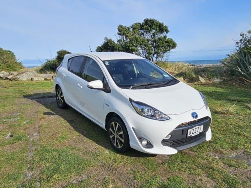 2017 Toyota Prius C SX 1.5P HV ECVT FWD HB/5D/5S