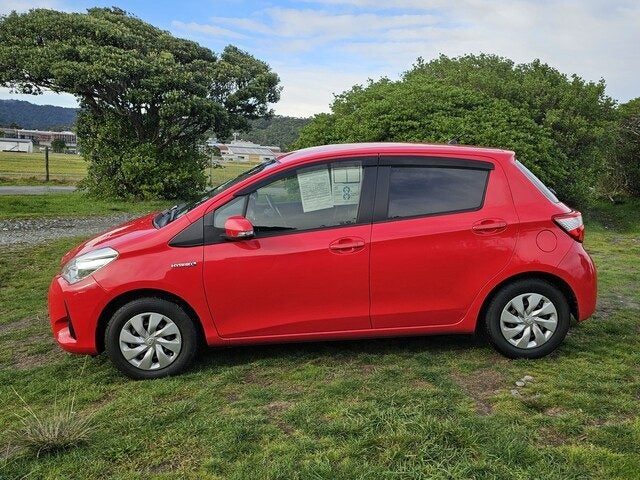 2017 Toyota Vitz 1.5 Hybrid F 5Dr Hatch CVT 2WD, photo 3