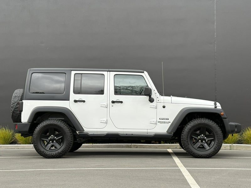 2013 Jeep Wrangler Unlimited Sport, photo 2