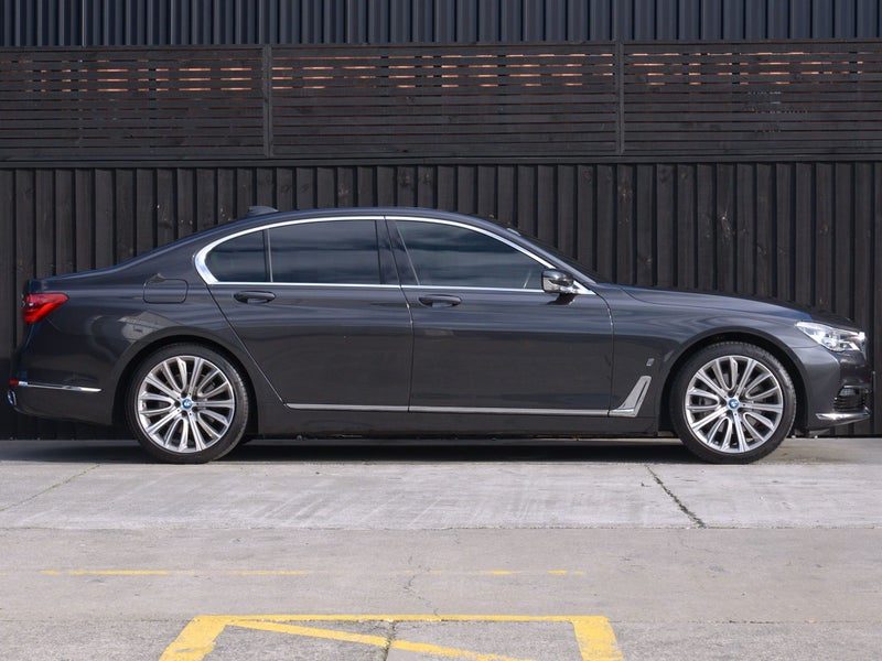 2016 BMW 740e Hybrid, photo 2