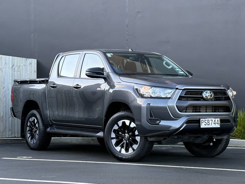 2023 Toyota Hilux SR 2.8Lt TD, main photo