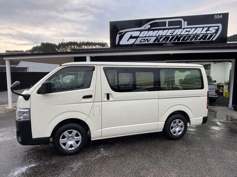 2020 Toyota Hiace 6 Seater Van, photo 3