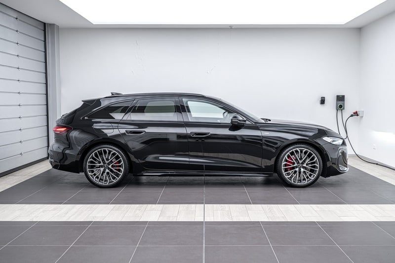 2025 Audi A5 e-Hybrid Avant S line, photo 2