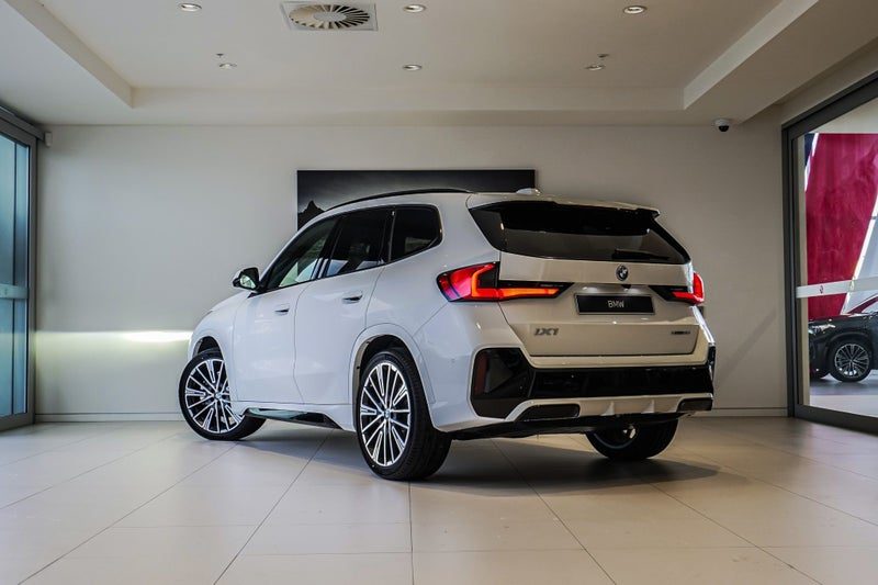 2026 BMW iX1 xDrive30, photo 2