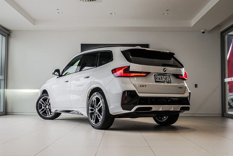 2026 BMW iX1 xDrive30, photo 2