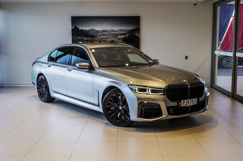 2022 BMW 750i xDrive M-Sport, main photo