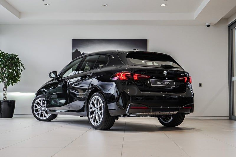 2025 BMW 120i Hatch Sport Collection, photo 2