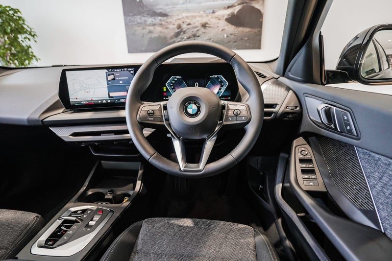 2025 BMW 120i Hatch Sport Collection, photo 3