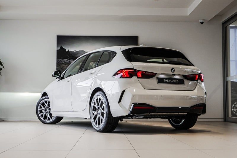 2025 BMW 120i Hatch Sport Collection, photo 2