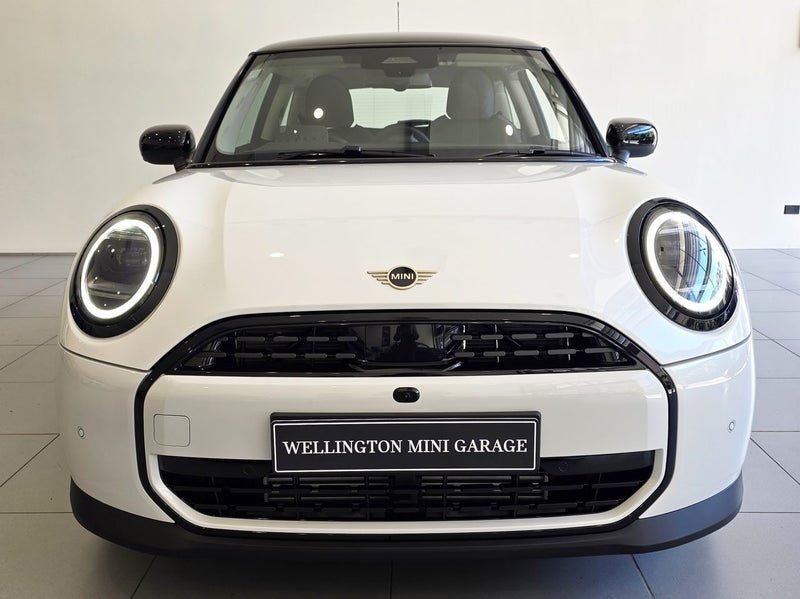2026 MINI Cooper C Classic 3 Door, photo 2