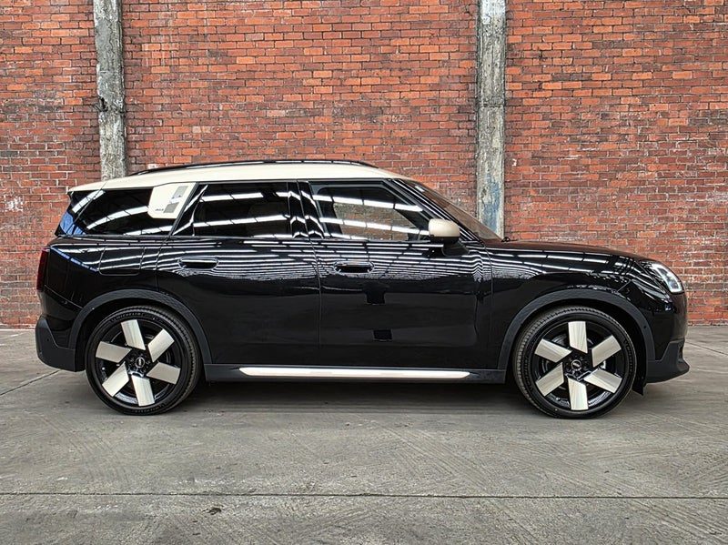 2026 MINI Countryman SE All4 Favoured, photo 3