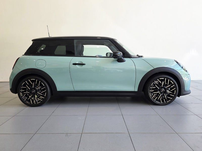 2026 MINI Cooper C Favoured Spec 3dr, photo 3