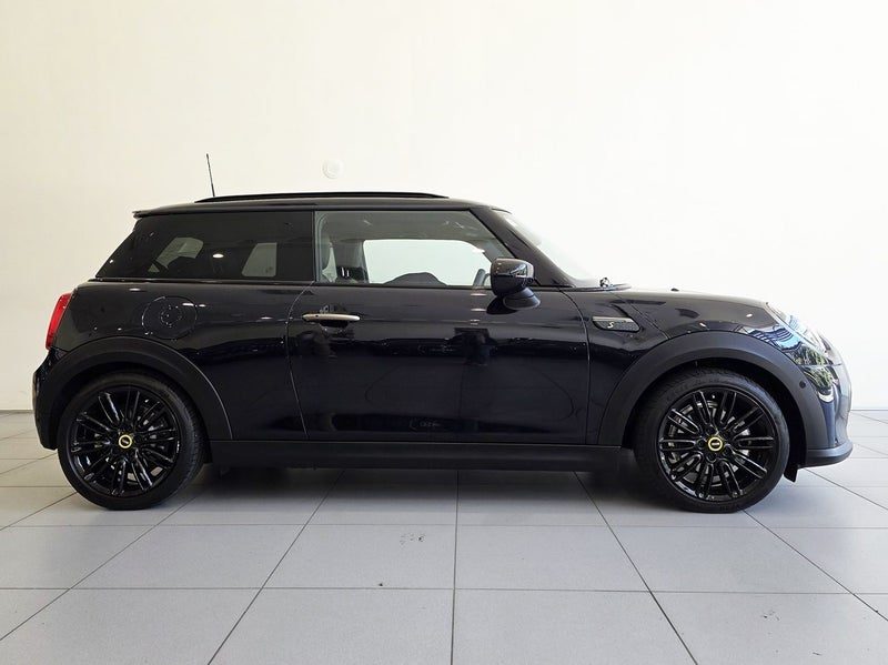 2023 MINI Hatch The Cooper SE Resolute, photo 3