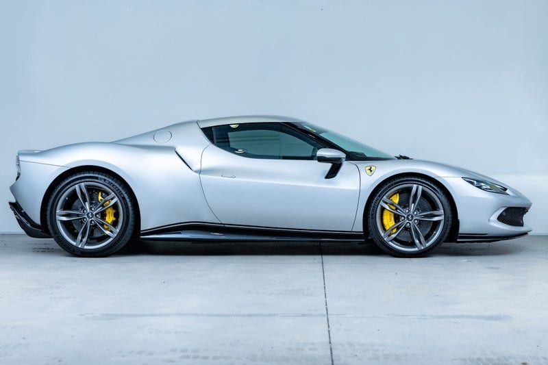 2024 Ferrari 296 GTB, photo 2