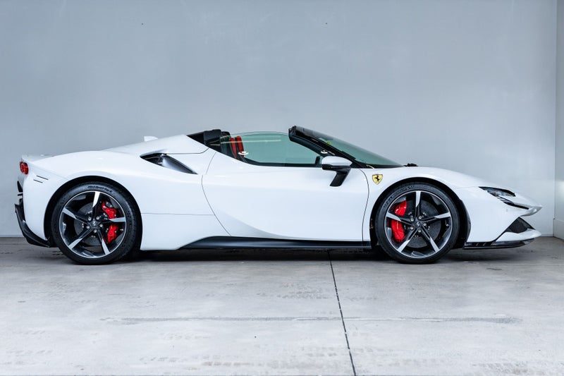 2023 Ferrari SF90 Spider, photo 2