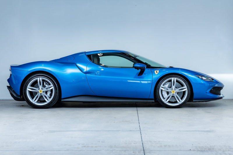2023 Ferrari 296 GTB, photo 2
