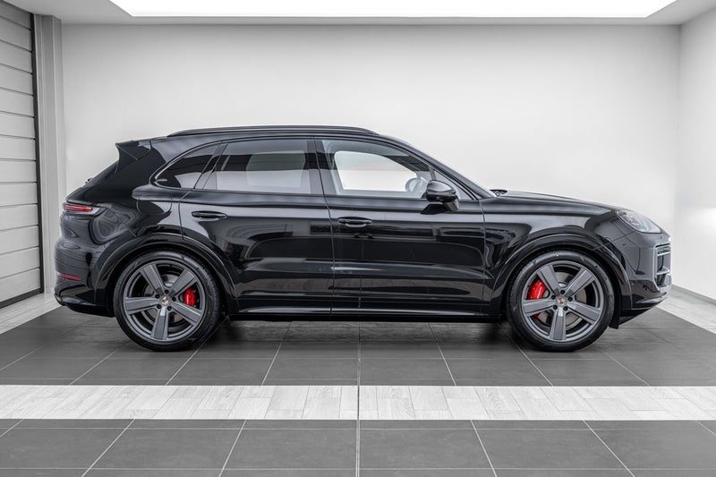2026 Porsche Cayenne S E-HYBRID BLACK EDITION, photo 2