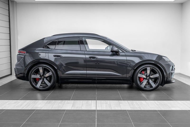 2025 Porsche Macan Turbo Electric (H2), photo 2