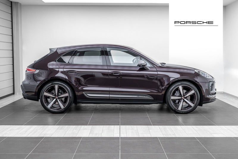 2026 Porsche Macan T, photo 2