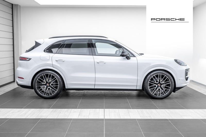 2026 Porsche Cayenne Black Edition (E3 II), photo 2