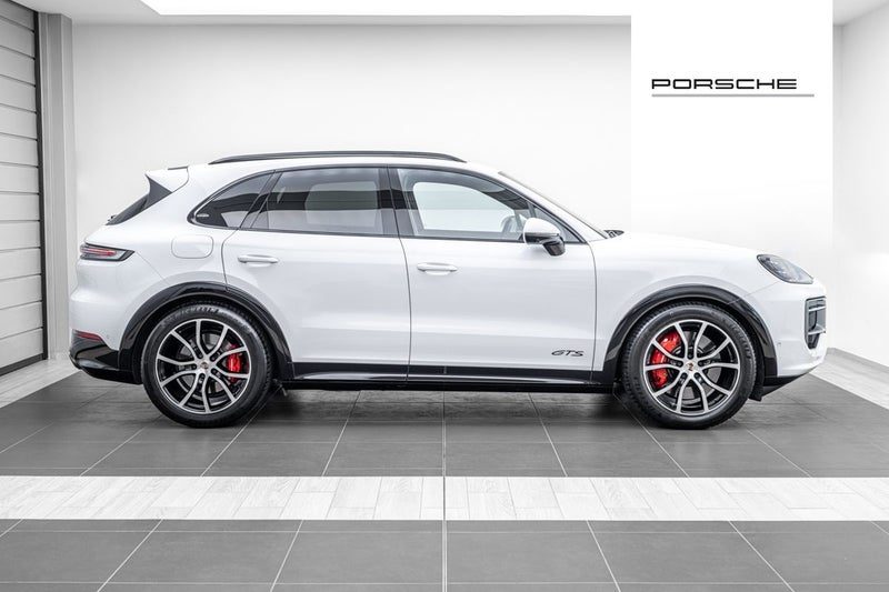 2024 Porsche Cayenne GTS (E3 II), photo 2