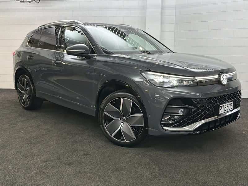 2026 Volkswagen Tiguan R-LINE AWD, main photo