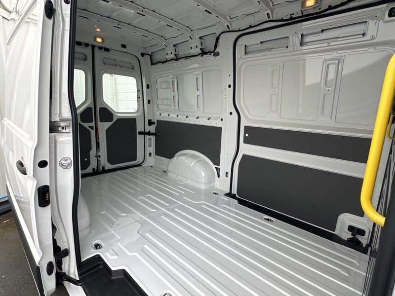 2026 Volkswagen Crafter 35 103KW MWB 8 SPD AUTO, photo 2