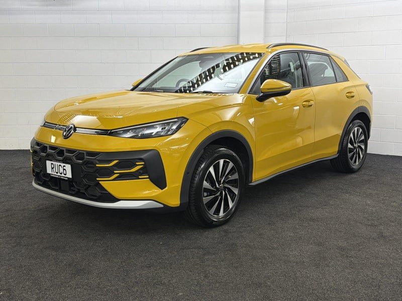 2026 Volkswagen T-Roc Hybrid | Life, photo 2