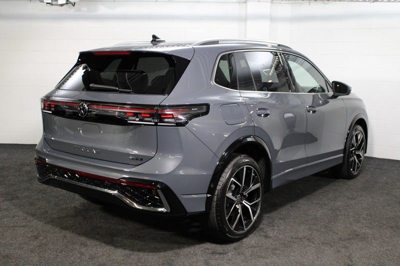 2026 Volkswagen Tiguan R-LINE AWD, photo 3