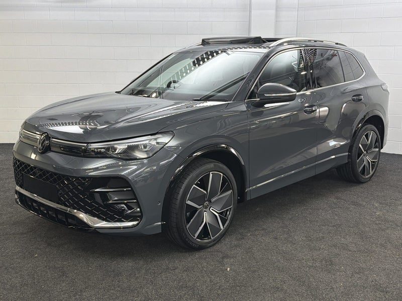 2026 Volkswagen Tiguan R-LINE AWD Touring Package, photo 2