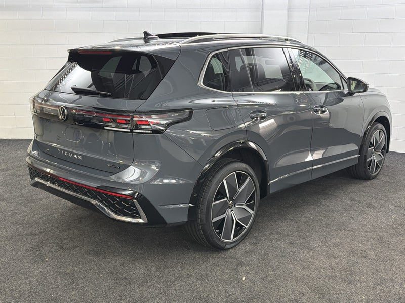 2026 Volkswagen Tiguan R-LINE AWD Touring Package, photo 3