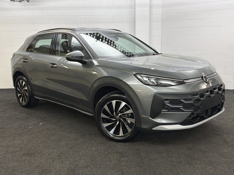 2026 Volkswagen T-Roc Hybrid | Life, main photo