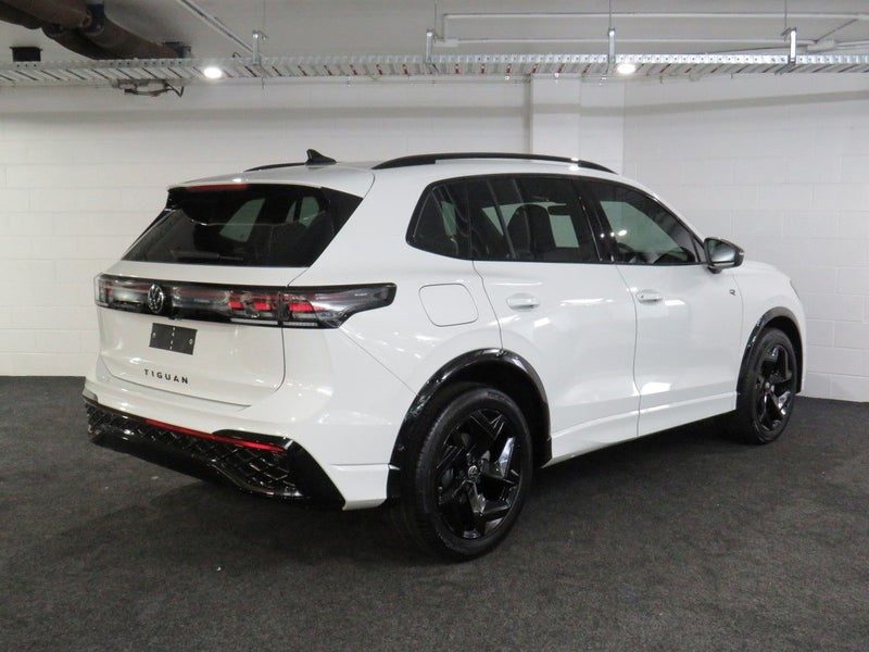 2026 Volkswagen Tiguan R-LINE, photo 2