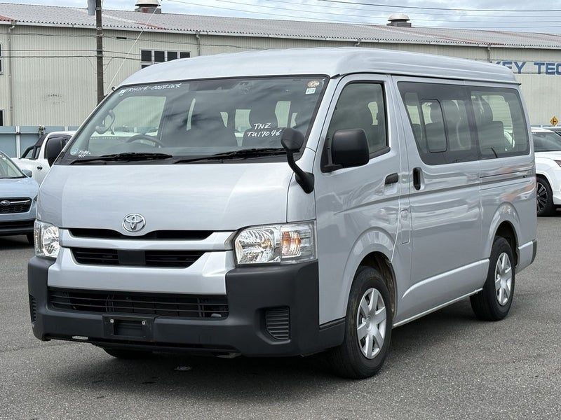 2021 Toyota Hiace Minibus 10 Seater, photo 2