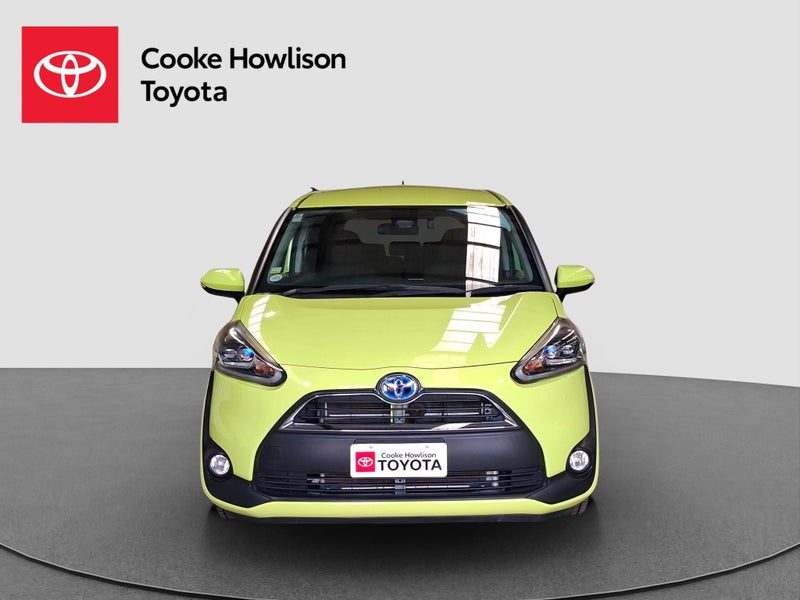 2018 Toyota Sienta Hybrid, photo 2